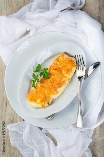 Calabacines rellenos de carne gratinados con bechamel y queso