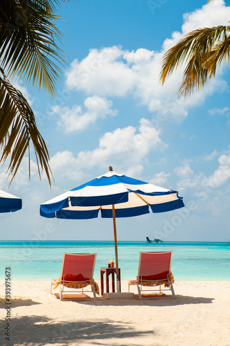 Fototapeta Naklejka Na Ścianę i Meble -  Vacation scene: umbrella and chairs on the beach of Maldives.
