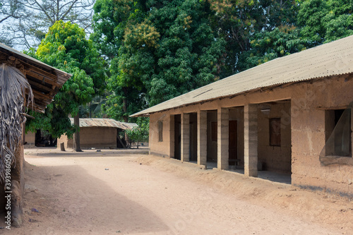 Casa tradicional de adobe del pequeño pueblo de Mlomp, en la región de Casamance, en el sur del Senegal