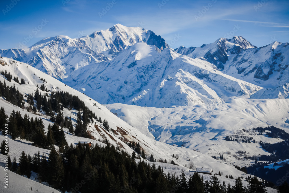 les saisies en hiver station de ski, haute montagne et neige en hiver dans les alpes françaises