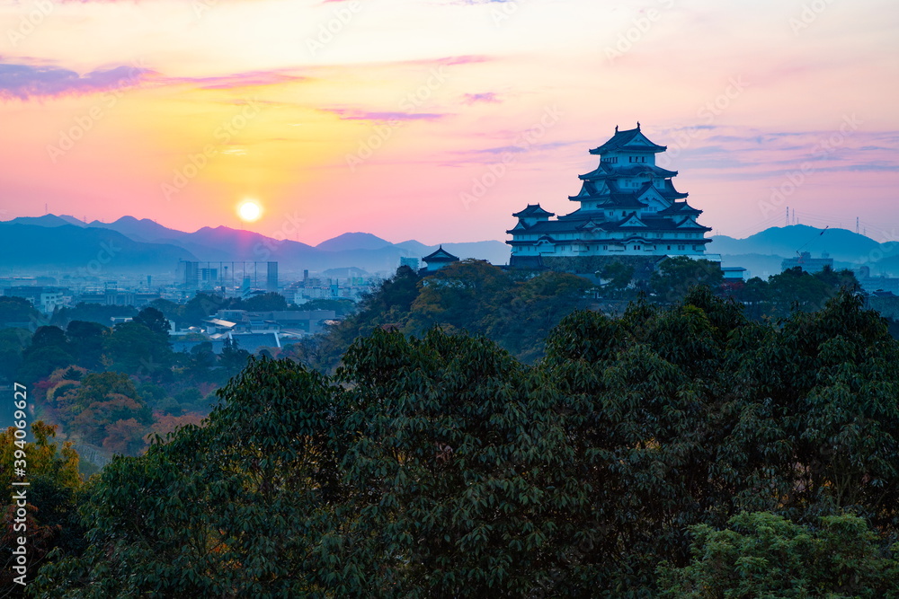 姫路城と日の出 兵庫県姫路市男山配水池公園にて Stock Photo Adobe Stock