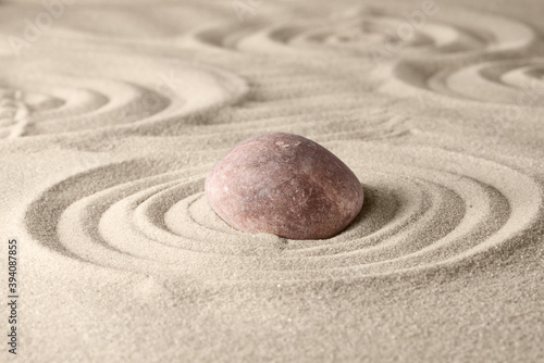 Canvas Print Circles on the sand and round stones in the rock garden, for relaxation and spir