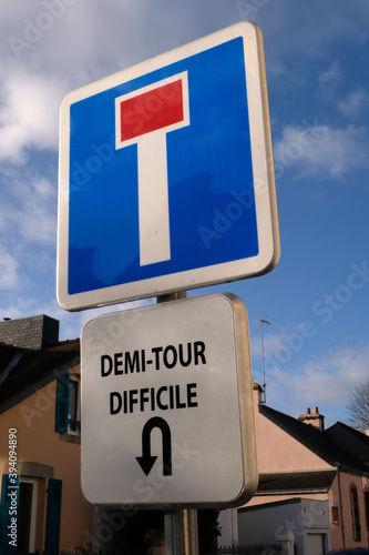 Fotografía Panneau indiquant une impasse et un demi-tour difficile