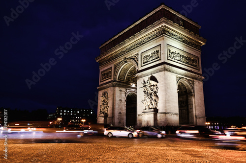 Obraz na płótnie View of famous Arc de Triomphe in Charles de Gaulle square at night in Paris, France w salonie