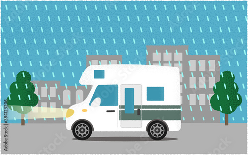 豪雨の中、ライトを点けて都市の道路を進む白いキャンピングカーのベクターイラスト