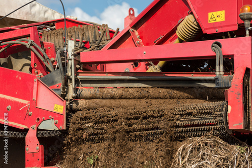 Machinerie agricole pour la récolte des tubercules photo