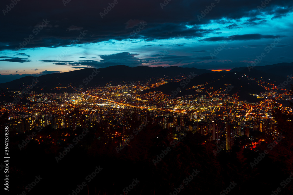 Fototapeta premium Medellín by night