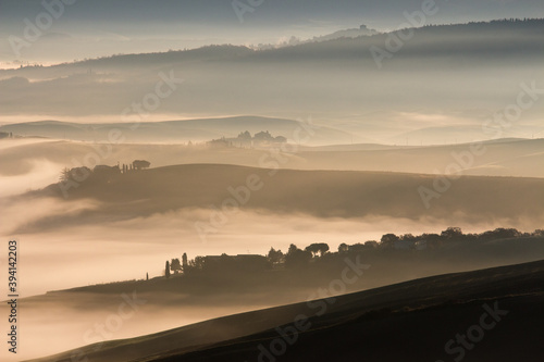 alba con nebbia colline senesi © andreafer99