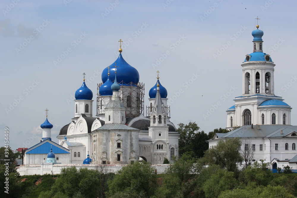 Вид на монастырь во Владимирской области, Россия