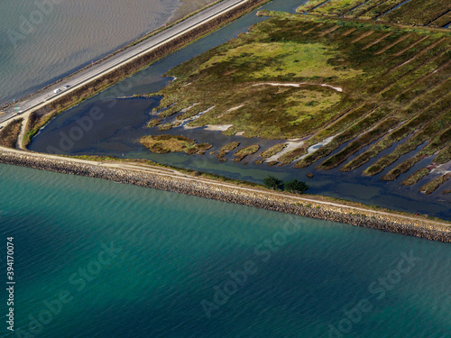 vue aérienne de salines sur l'île de Noirmoutiers en France