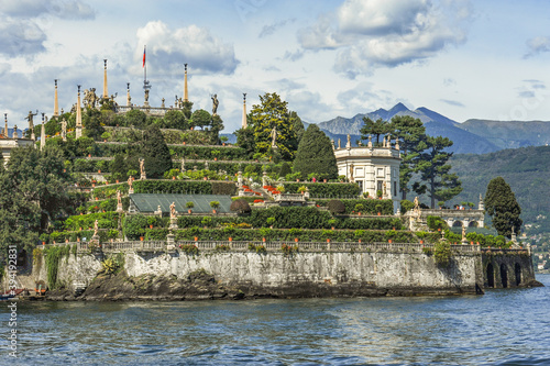 Schilderij op canvas The noble Borromini family, who owned the entire lake Lago Maggiore, built a palace on a rocky island in the 17th century and set up two parks, using imported fertile land