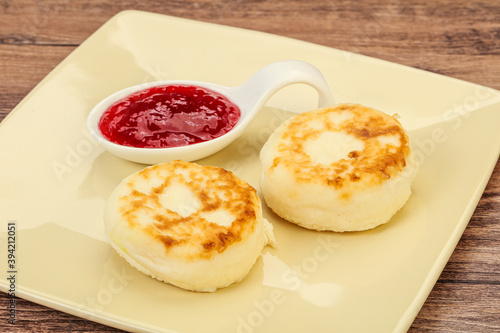 Cottage cheese pancakes with strawberry jam