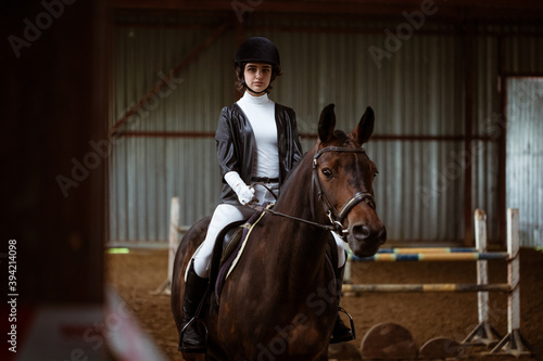 Young woman is engaged in equestrian sports © Екатерина Переславце