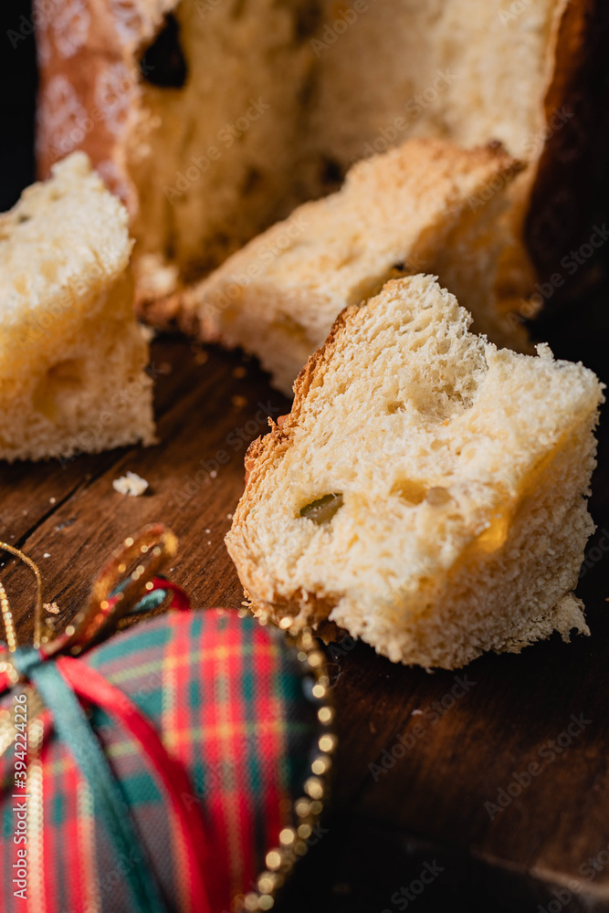pan dulce estilo panettone con fruta escurrida y pasa de uva en mesa de postre navidad o año nuevo cordoba argentina pan dulce estilo panettone con fruta escurrida y pasa de uva en mesa de postre navidad o año nuevo cordoba argentina