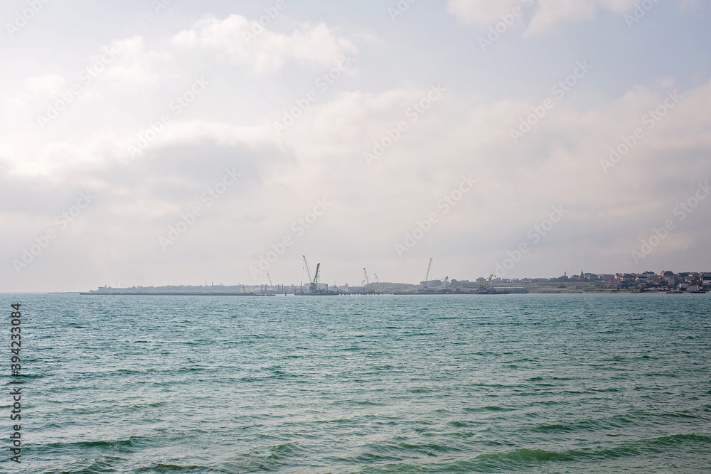 Obraz premium Blue sea and white clouds