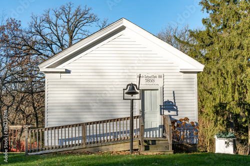 Φωτογραφία Old abandoned one room schoolhouse in rural Seward, Illinois.