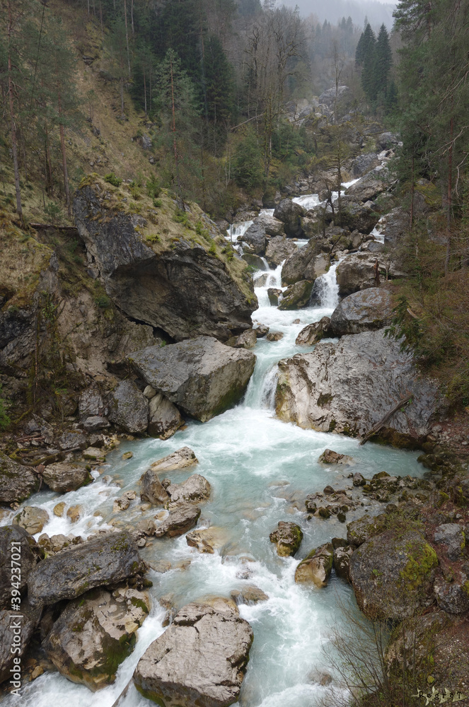 Obraz premium creek between the mountains in georgia