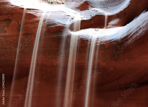 Tableau sur toile Long Time Exposure Of A Sun Lit Trickle Of Sand In The Upper Antelope Canyon On