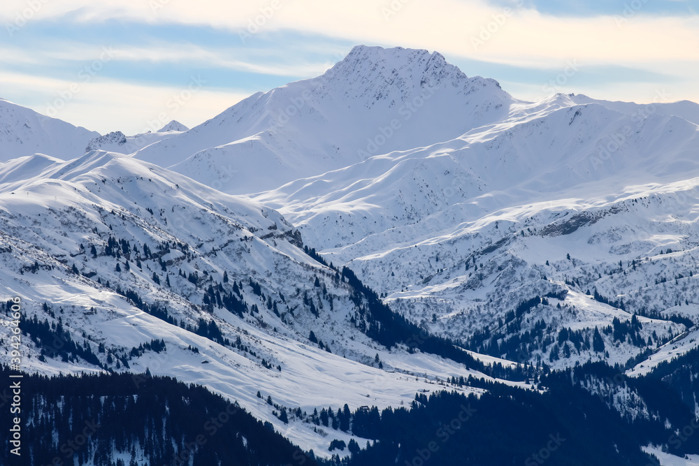 paysage de montagne, les alpes françaises sous la neige