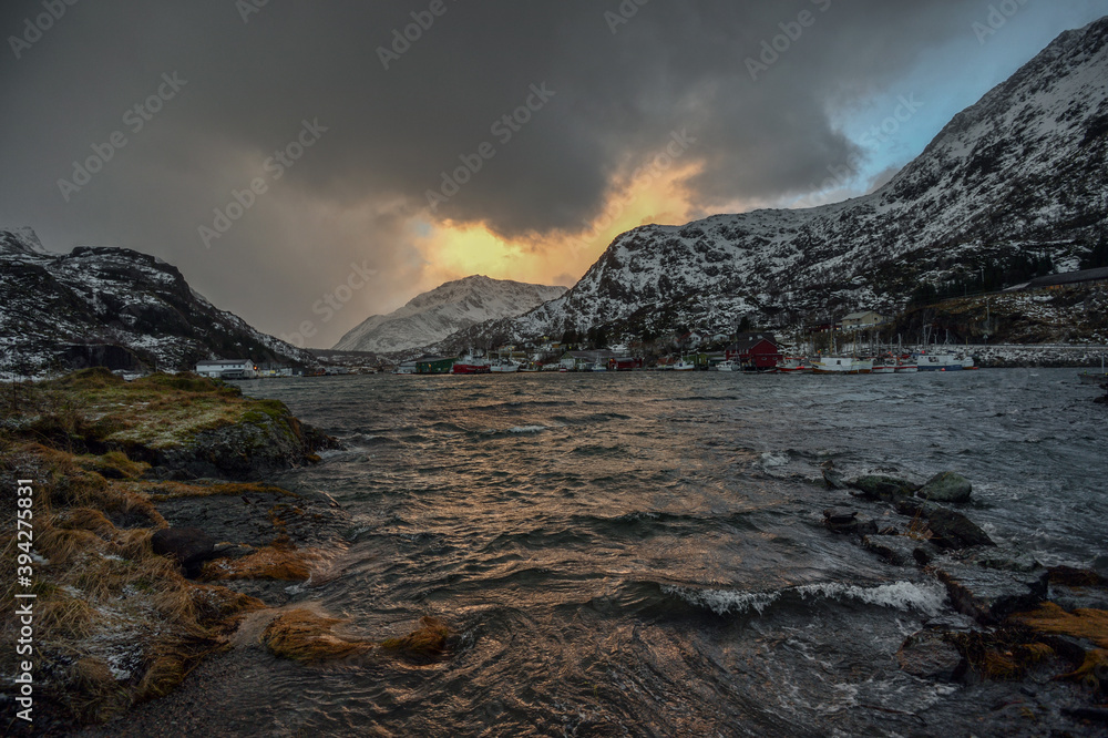 Obraz premium sunset in the mountains