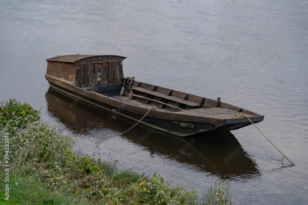 Φωτογραφία Barque sur la Vienne, à Candes-Saint-Martin, Indre-et-Loire, France