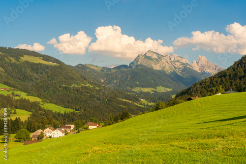 Fototapeta Naklejka Na Ścianę i Meble -  Mountain valley village landscape in Salzkammergut berge Alps . Mountain green valley village view austria near hallstatt