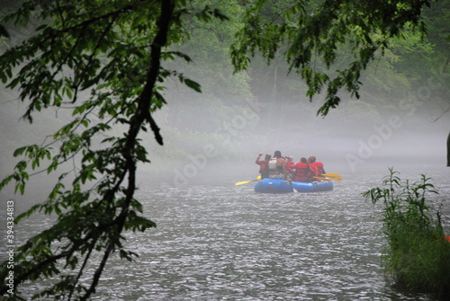 Rafting auf dem Oconaluftee River in den Great Smoky Mountains, North Carolina photo