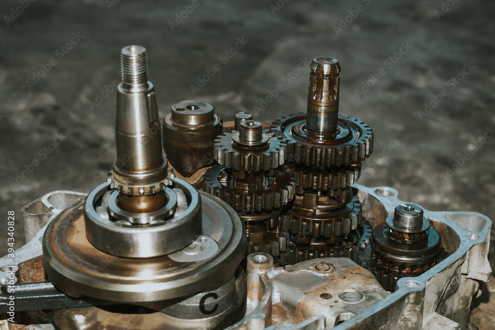 The mechanic is assembling the crankshaft and motorcycle gear. The mechanic is assembling the crankshaft and motorcycle gear.