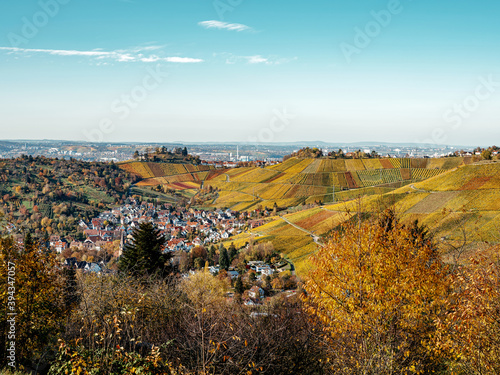 Blick auf die Grabkapelle auf dem Württemberg im Herbst, Stuttgart