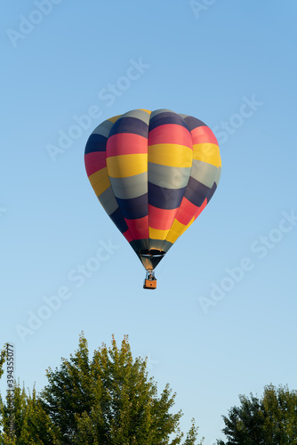 hot air balloon in the sky © Jayce