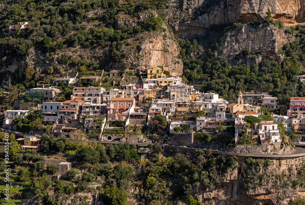 Blick auf Positano an der Amalfiküste in Kampanien, Italien 