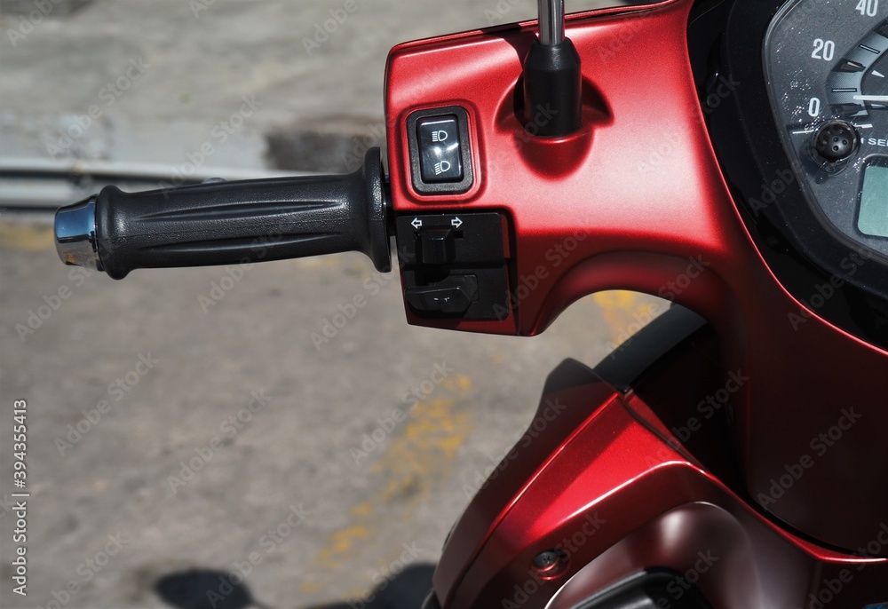 Obraz premium Motorcycle hand on the street