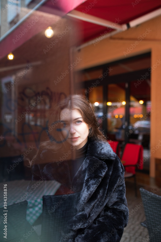 Mädchen in Berlin mit Maske 2020 Mädchen in Berlin mit Maske 2020