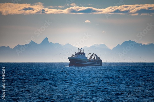 Photos fishing vessel in front of mountain background