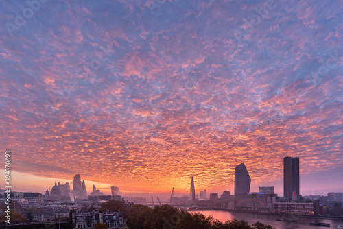 Canvas Print Majestic lamndscape image of sunrise over London cityscape with stunning sky for