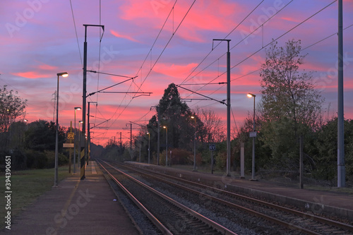 Soir d'automne sur la voie ferrée