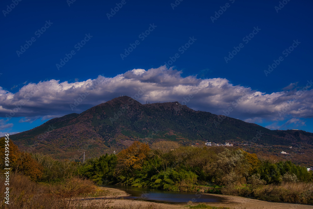 秋空に青い空と雲,筑波山の雄大な景色 秋空に青い空と雲,筑波山の雄大な景色