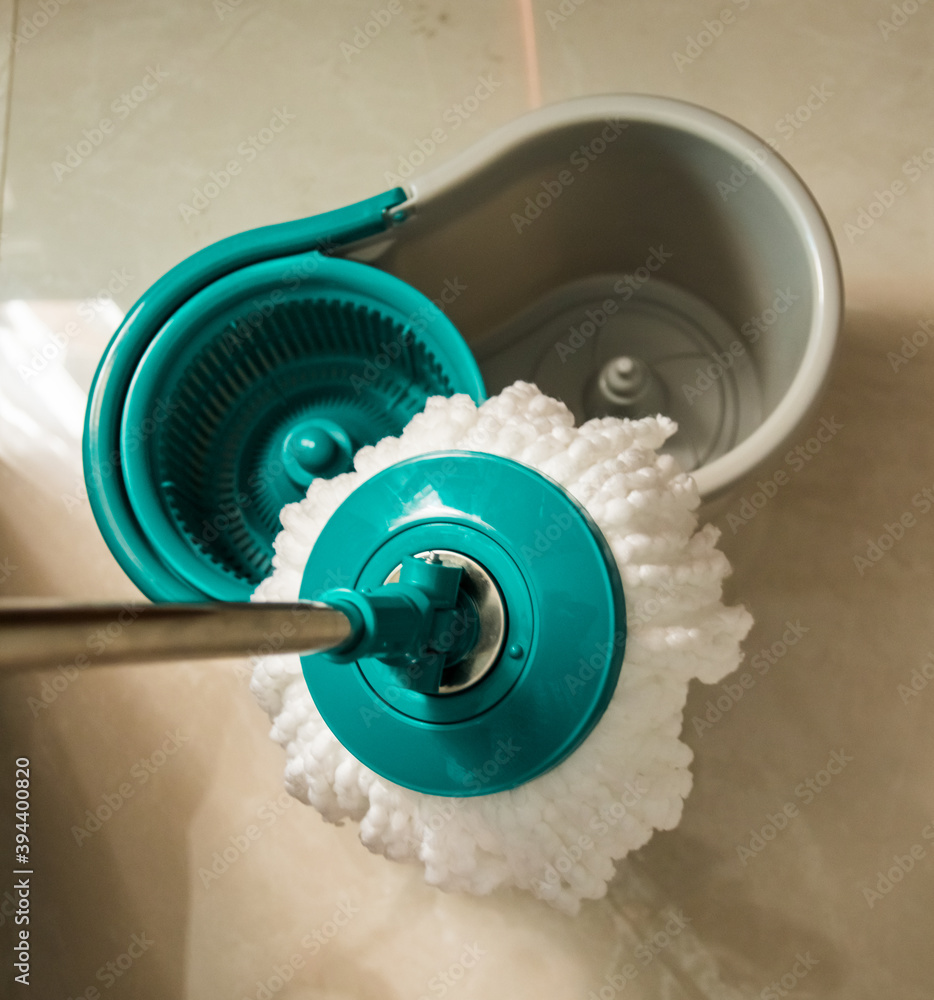 Fotografia do Stock Round spin mop with microfiber head. plastic spin