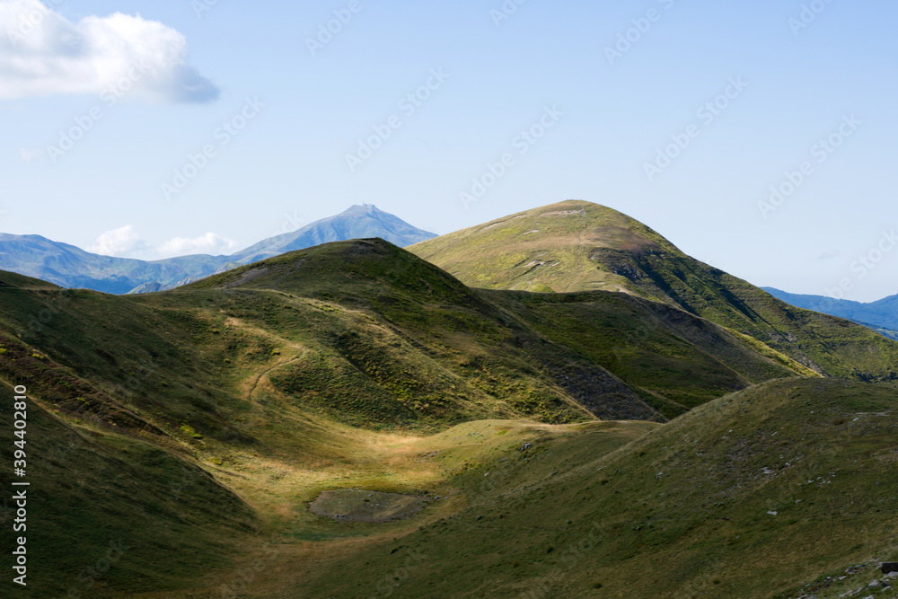 Veduta dal crinale dell'Appennino toscoemiliano, Fanano, Italia Veduta dal crinale dell'Appennino toscoemiliano, Fanano, Italia
