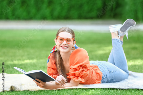 Beautiful young woman readi...