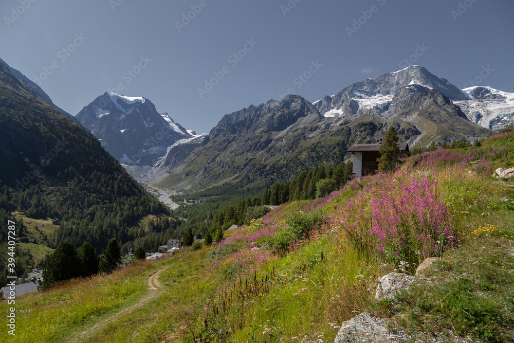 Randonnée dans la vallée d'Arolla en Suisse