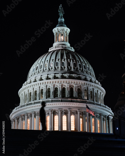 us capitol building at night