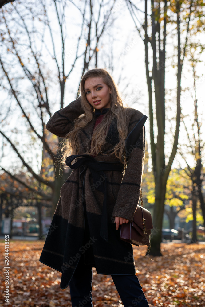 Frau im Herbst Frau im Herbst