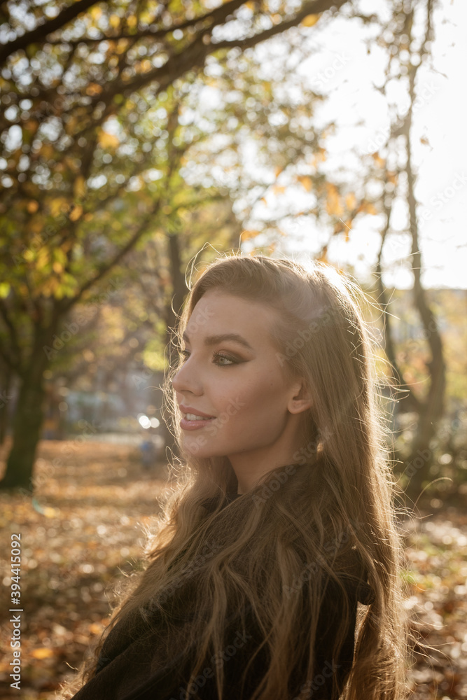 Frau im Herbst in Berlin Frau im Herbst in Berlin