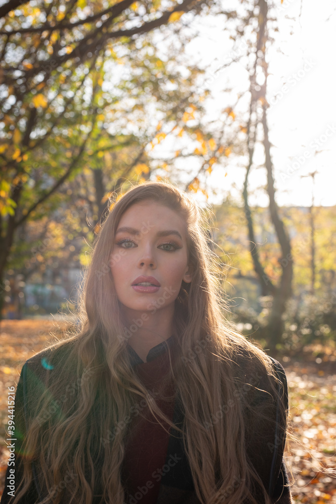 Frau im Herbst in Berlin Frau im Herbst in Berlin