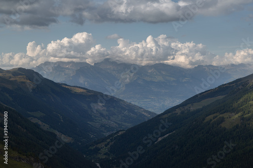 Coucher de soleil dans le Val des dix sur la commune d'hérémence en Valais en suisse