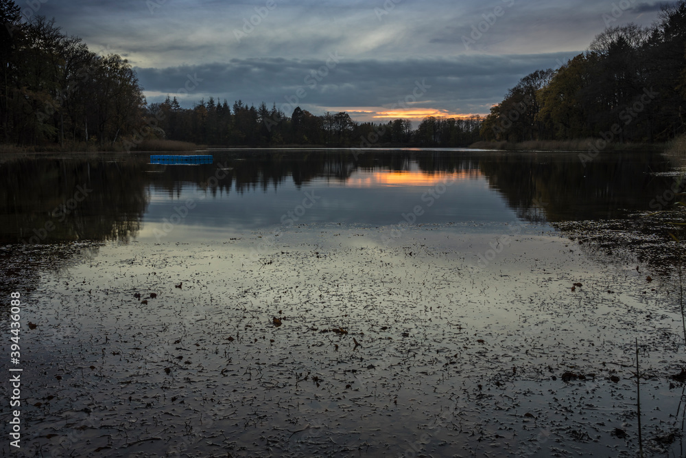 Obraz premium sunset over a rural lake