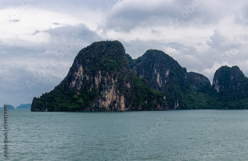 Roches karstiques de la baie d'Halong, Vietnam