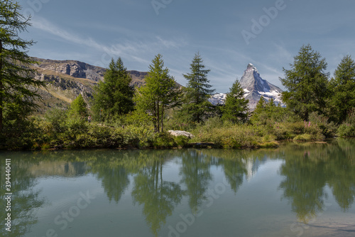 Reflet de Cervin sur le lac Grindjisee en   t   