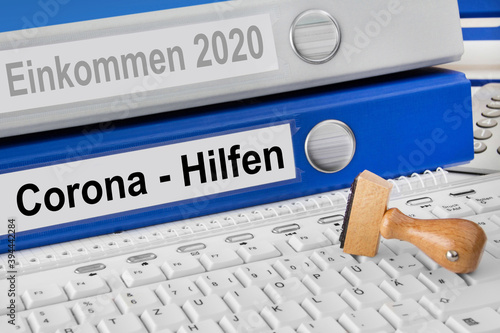 Einkommen 2020 und Corona-Hilfen mit PC photo